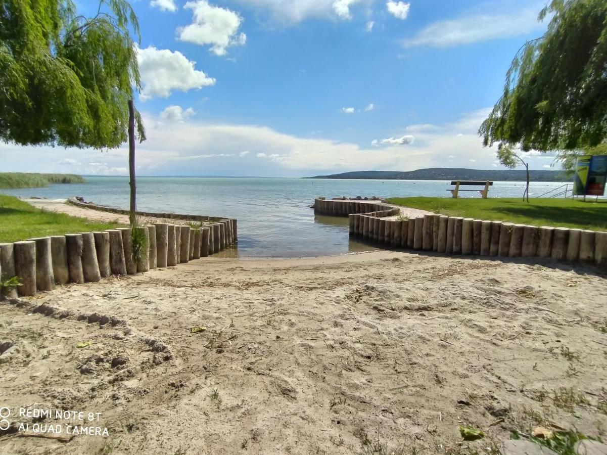 Elizabeth Vendeghaz Balatonfuzfon A Strandnal Екстериор снимка